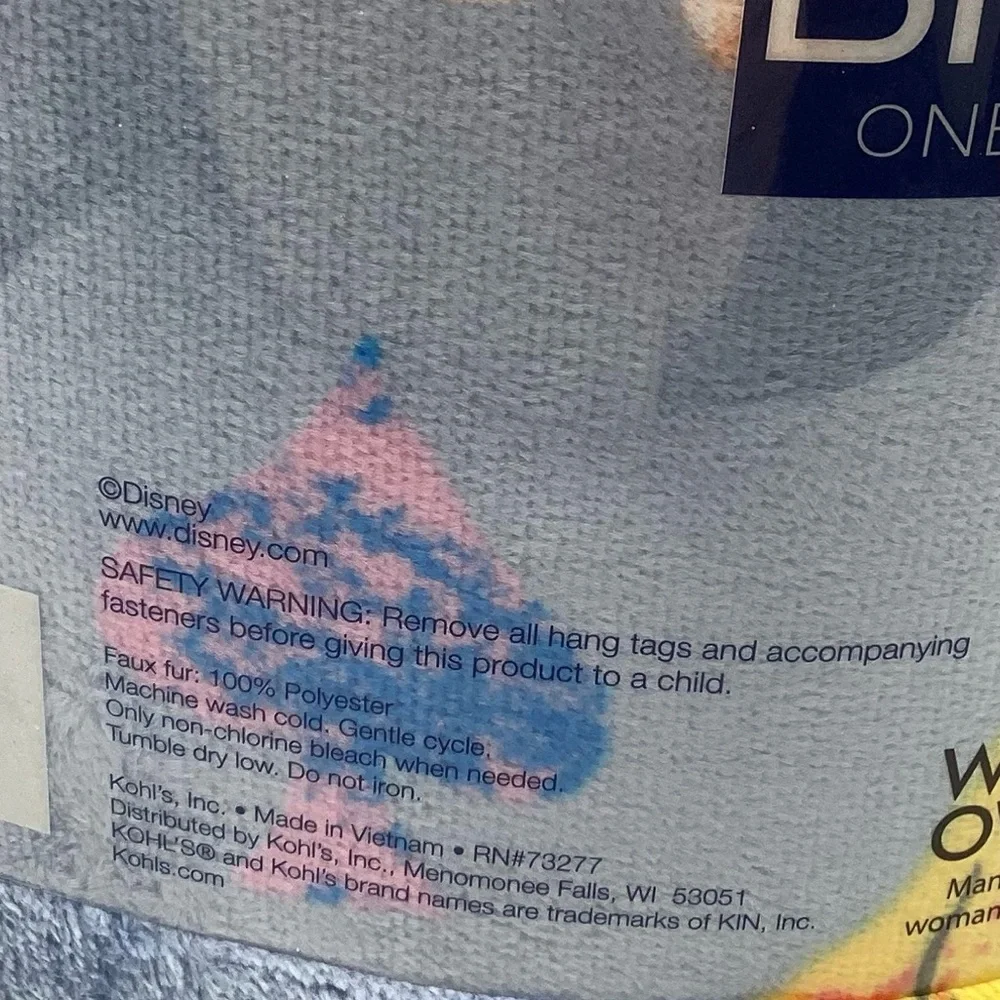 Disney’s “Alice in Wonderland” Oversized Supersoft Printed Plush Throw Blanket